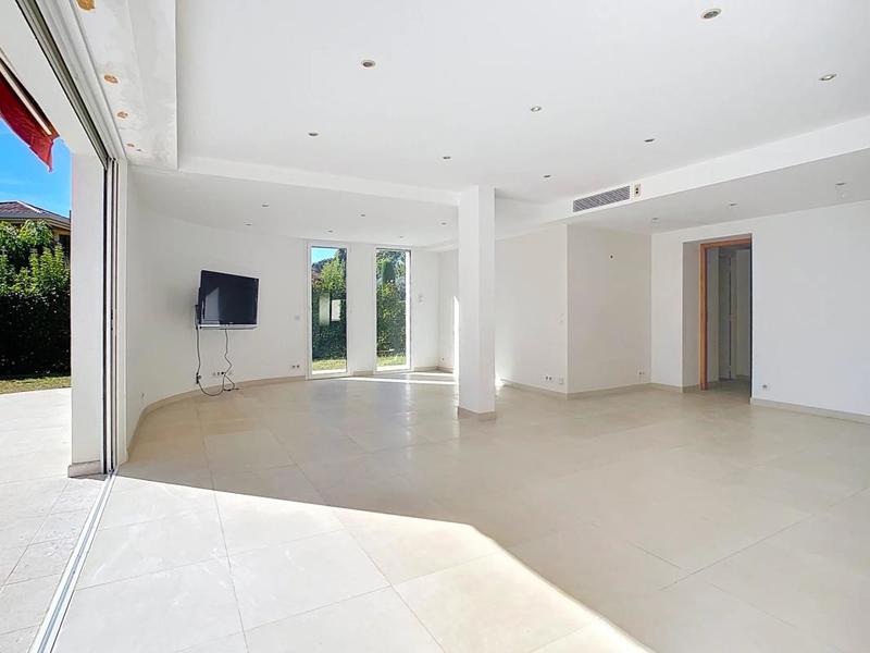 Villa - 195 m² - 7 pièces