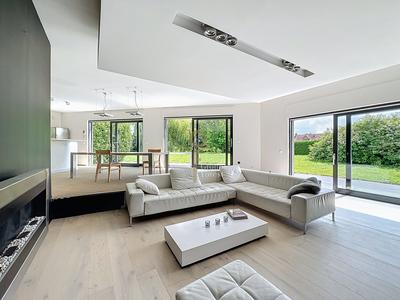 Maison - 231 m² - 6 pièces