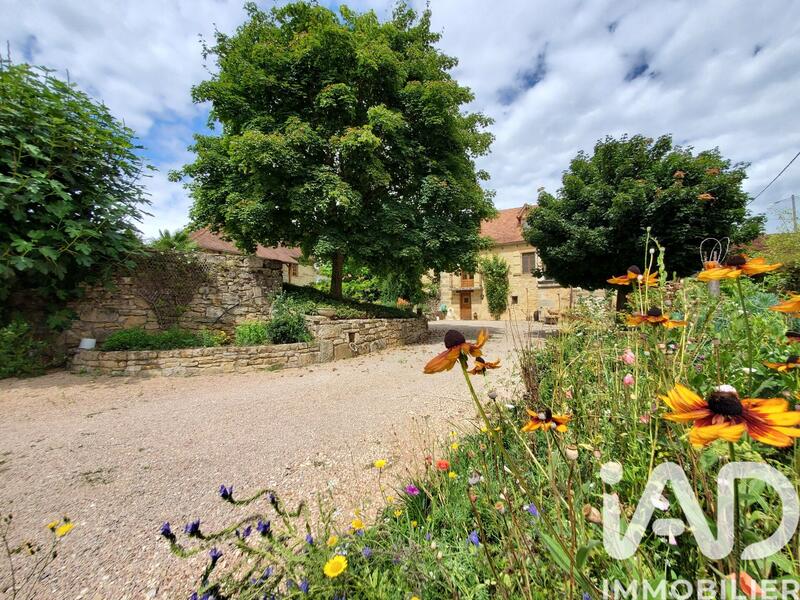 Maison - 220 m² - 8 pièces