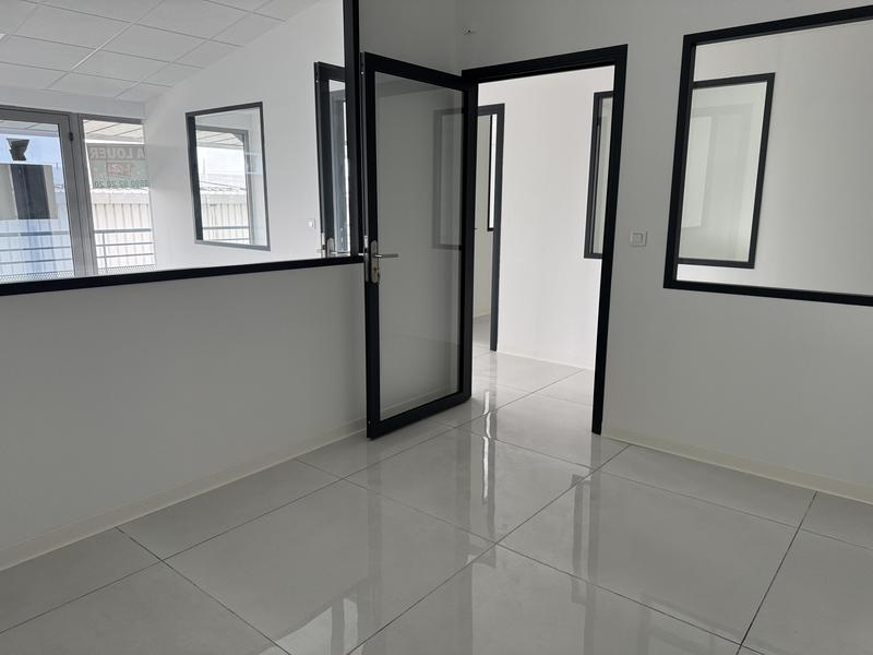 Bureau - 100 m² - 1 pièce