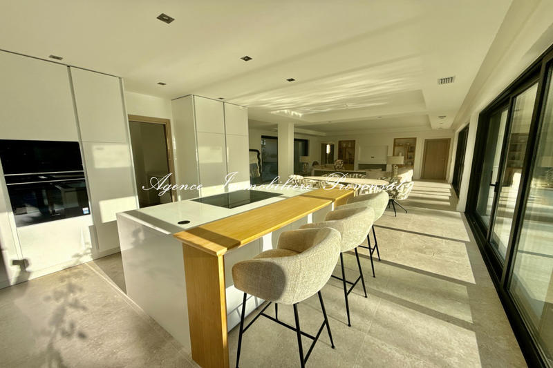 Villa - 266 m² - 5 pièces