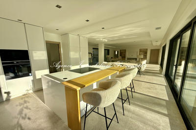 Villa - 266 m² - 5 pièces