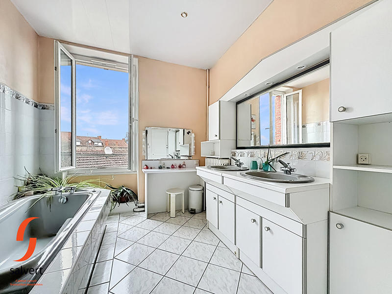 Maison - 255 m² - 9 pièces