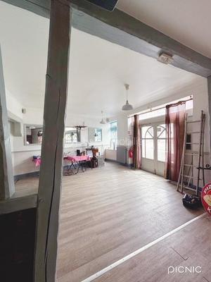 Immeuble - 145 m² - 10 pièces