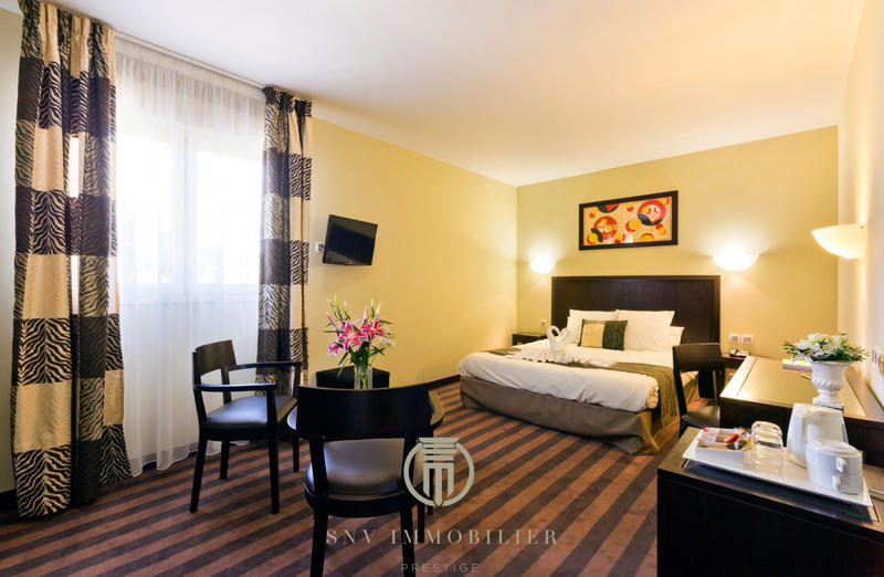 Propriété - 1 457 m² - 34 pièces