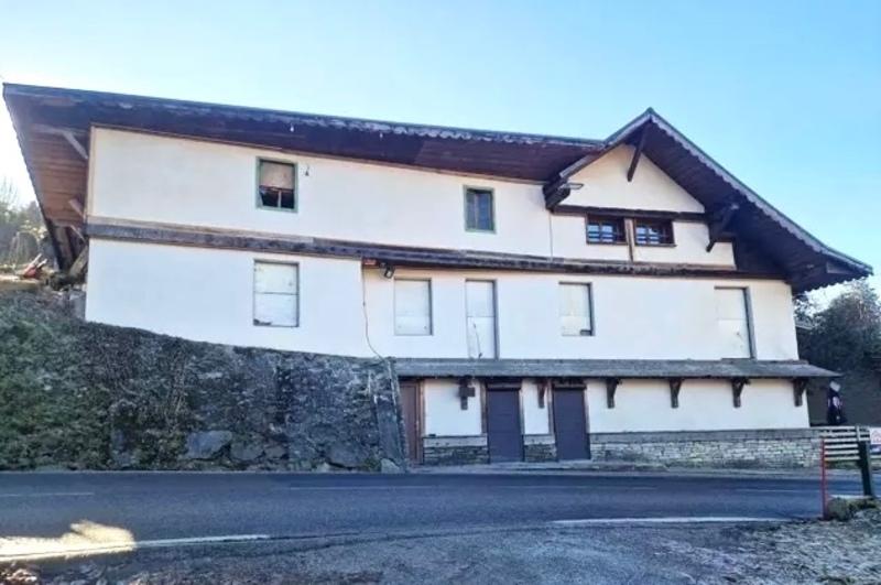 Maison - 439 m² - 6 pièces