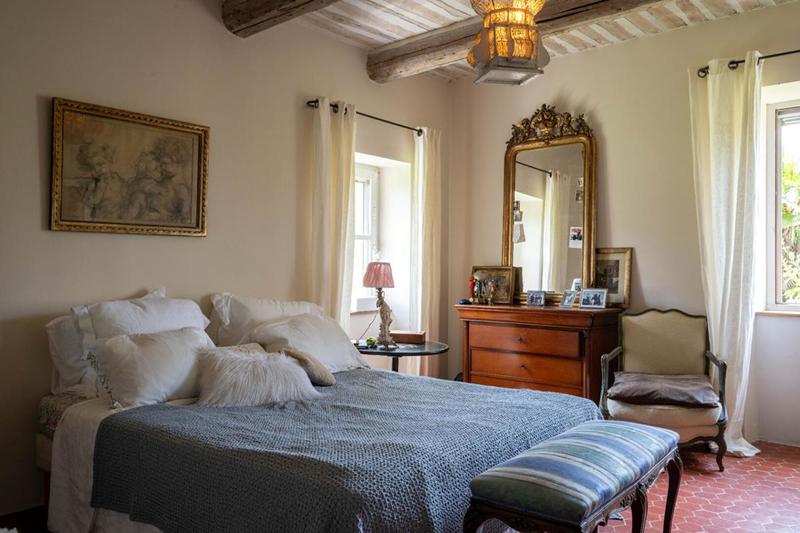 Maison - 345 m² - 8 pièces