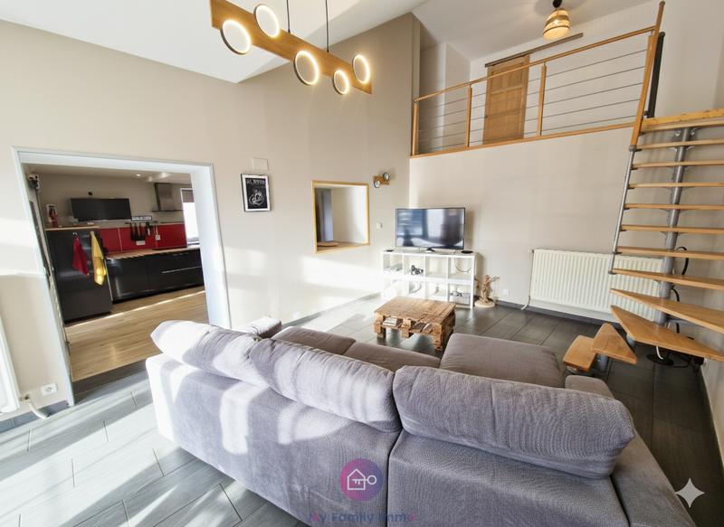 Maison - 168 m² - 9 pièces