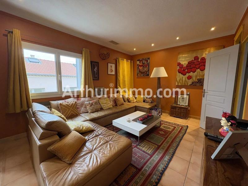 Maison - 210 m² - 8 pièces