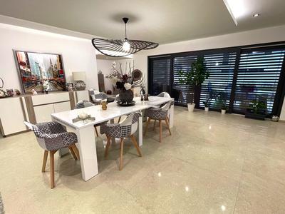 Maison - 246 m² - 7 pièces