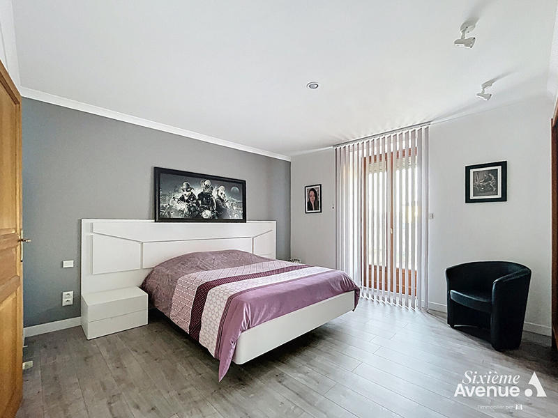 Maison - 307 m² - 8 pièces