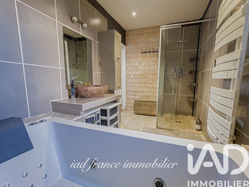 Maison - 215 m² - 7 pièces