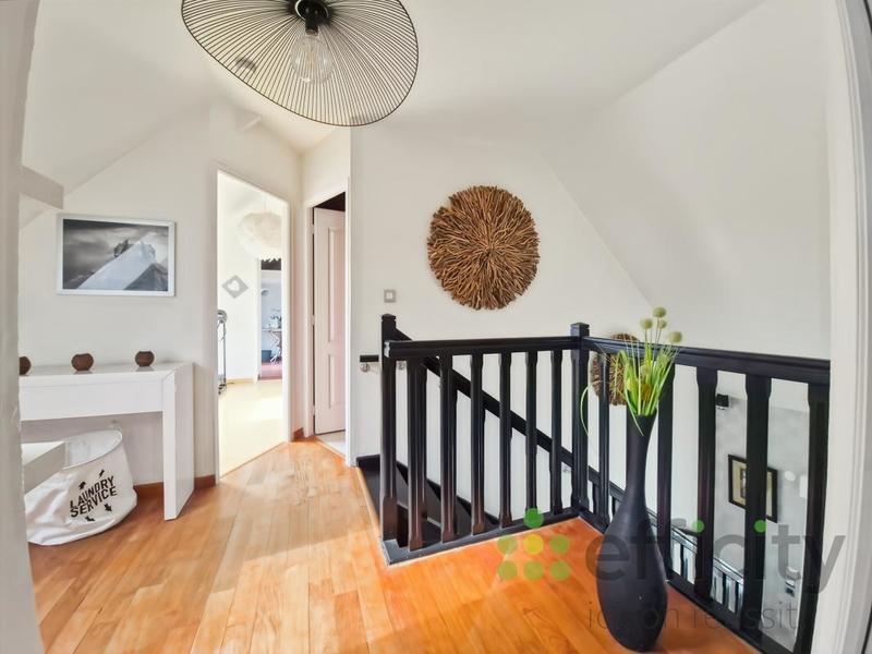 Pavillon - 190 m² - 7 pièces