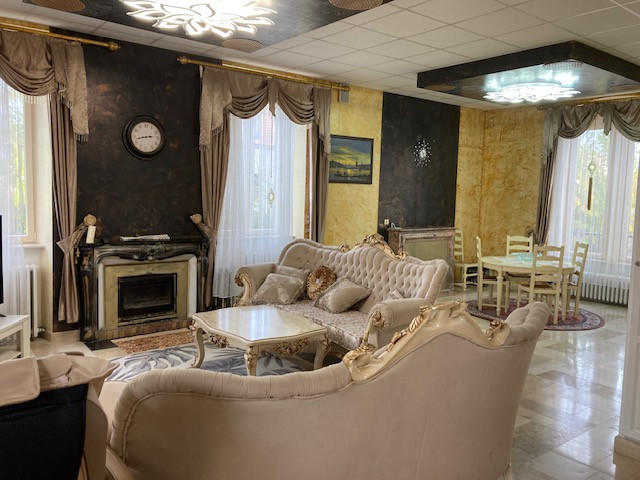 Maison - 300 m² - 10 pièces