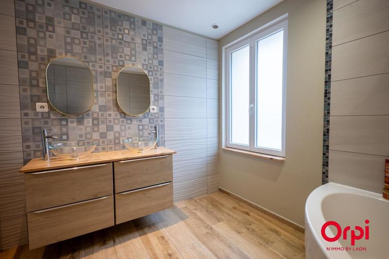 Maison - 282 m² - 6 pièces