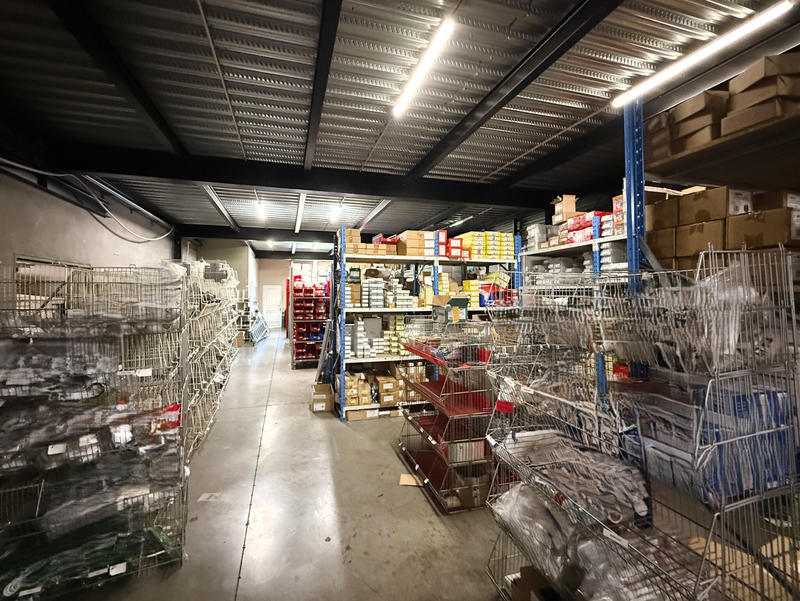 Entrepôt - 1 590 m²