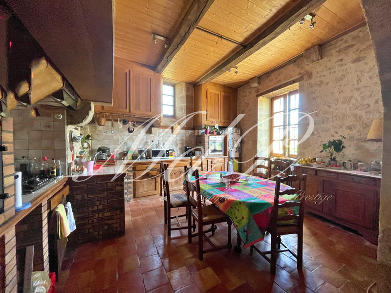 Maison - 338 m² - 10 pièces