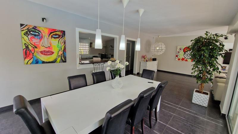 Villa - 236 m² - 6 pièces