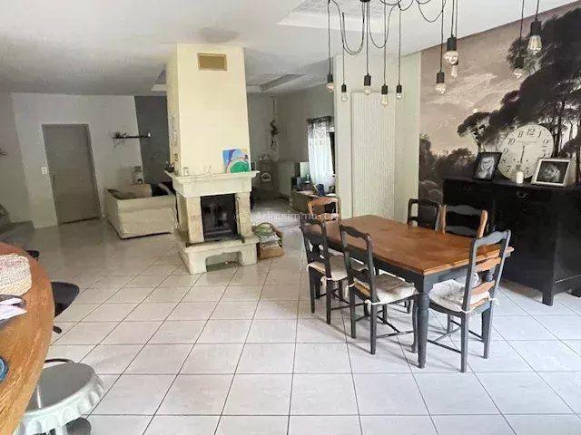 Maison - 318 m² - 7 pièces