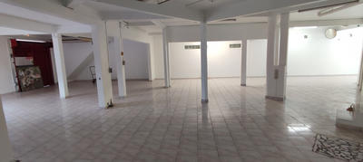 Local commercial - 213 m²