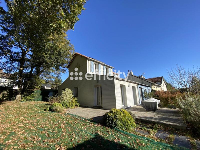 Maison - 184 m² - 8 pièces