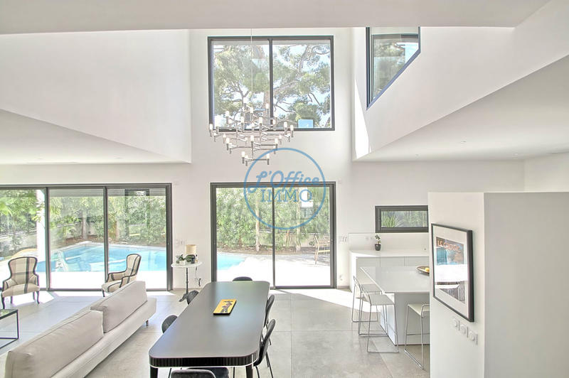 Maison - 180 m² - 5 pièces