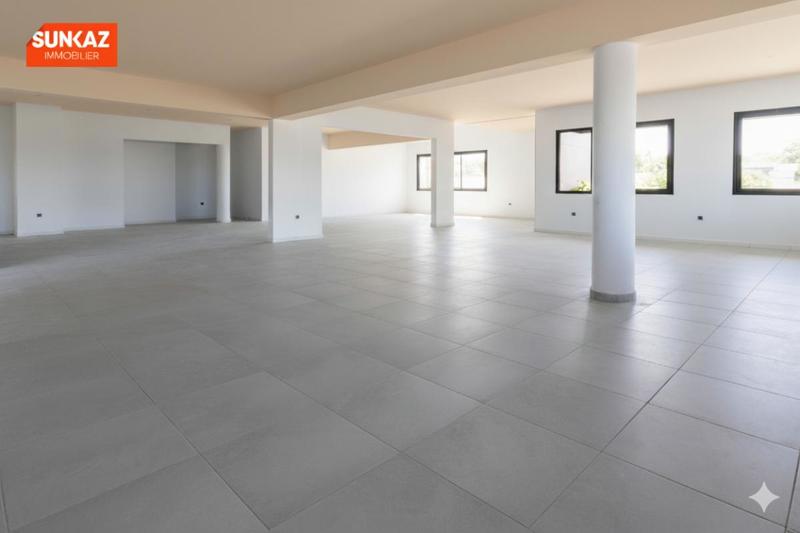 Local commercial - 213 m² - 1 pièce