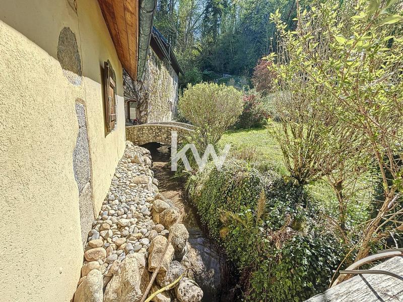 Maison en pierre - 305 m² - 8 pièces