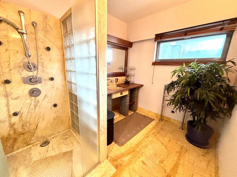 Maison - 464 m² - 14 pièces