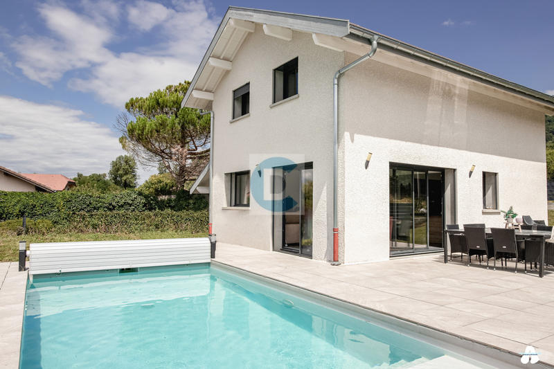 Maison - 96 m² - 5 pièces