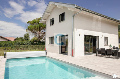 Maison - 96 m² - 5 pièces