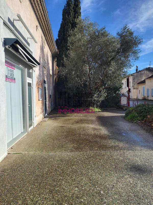 Local commercial - 130 m² - 7 pièces