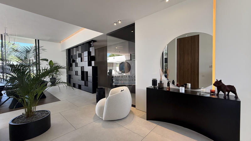 Maison - 282 m² - 7 pièces