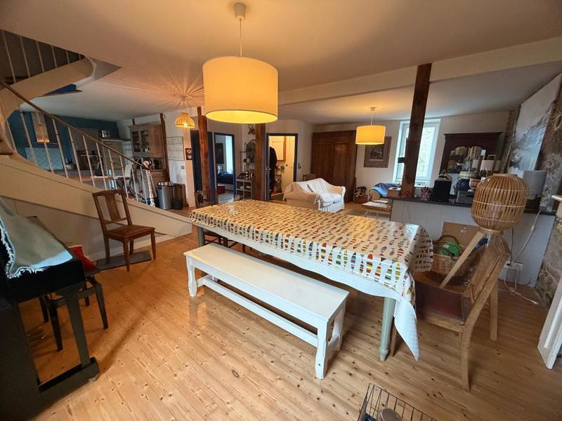 Maison - 220 m² - 9 pièces