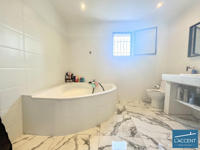 Maison - 183 m² - 6 pièces