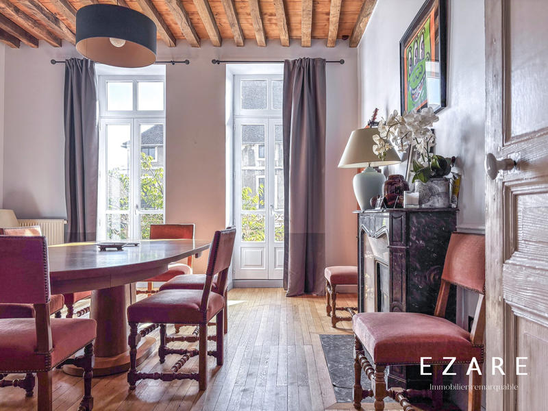 Maison ancienne - 1 200 m² - 20 pièces