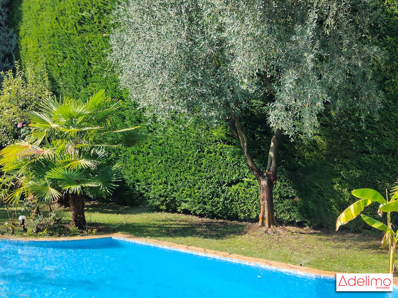 Villa - 266 m² - 8 pièces