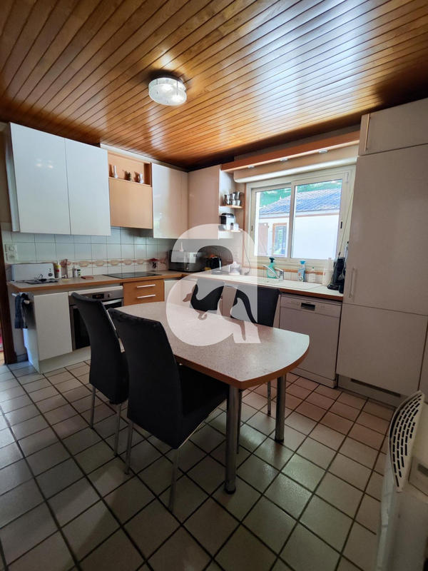 Maison traditionnelle - 147 m² - 6 pièces