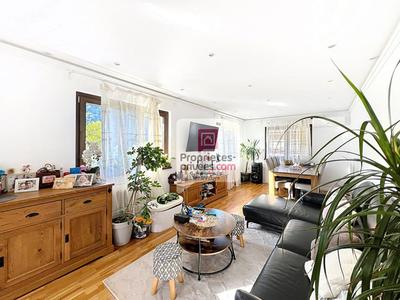 Maison - 240 m² - 18 pièces