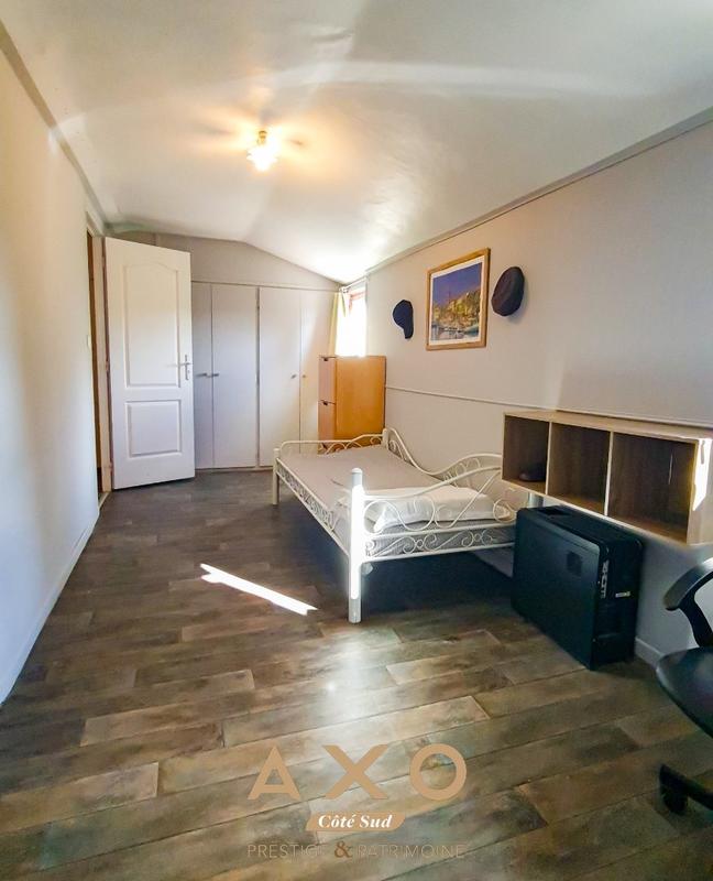 Maison - 251 m² - 8 pièces