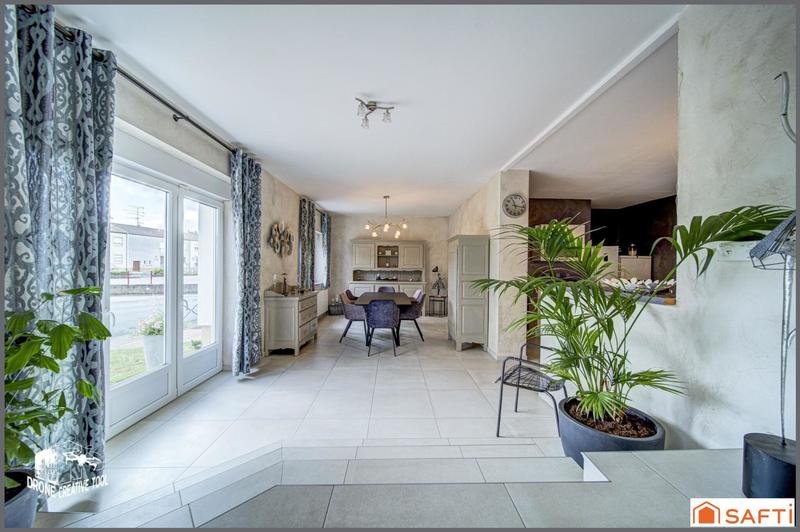 Maison - 221 m² - 7 pièces