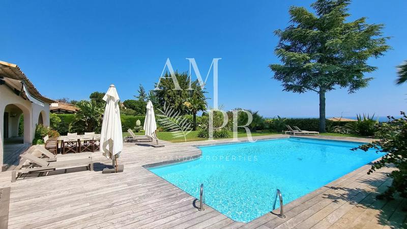 Villa - 253 m² - 6 pièces