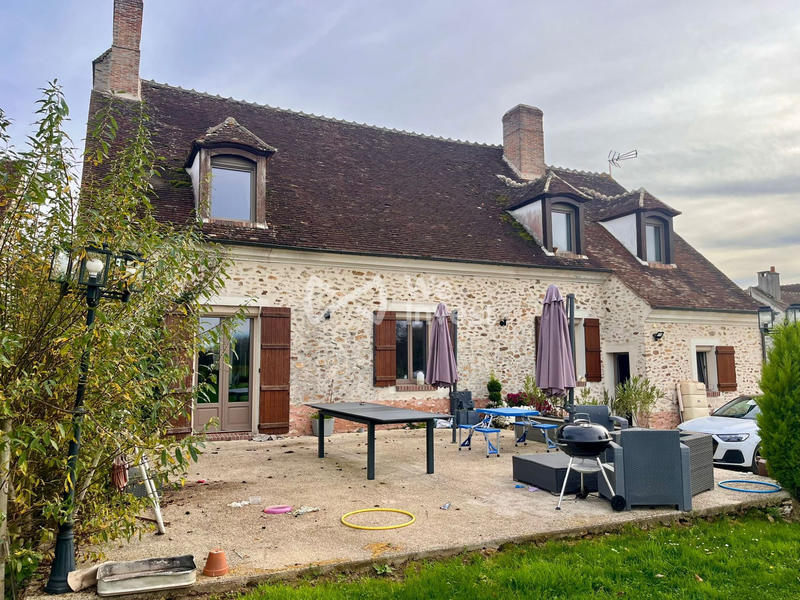 Maison - 180 m² - 8 pièces