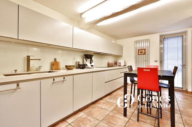 Maison - 220 m² - 7 pièces