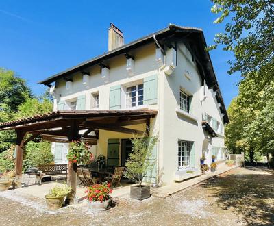 Maison traditionnelle - 236 m² - 9 pièces