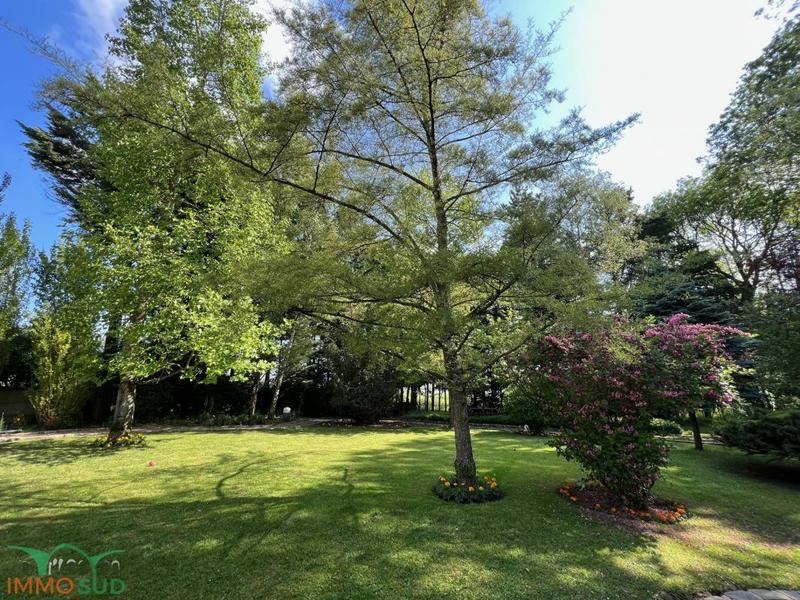 Propriété - 200 m² - 8 pièces