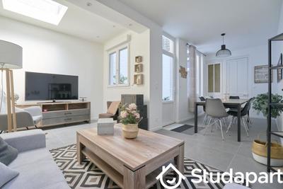 Chambre - 14 m² - 1 pièce