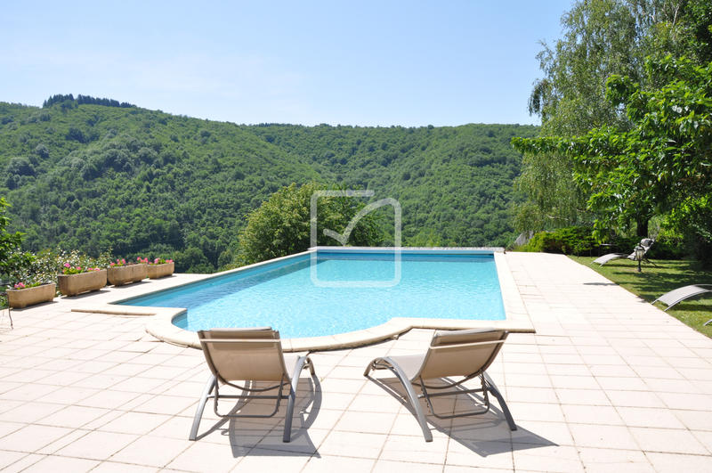 Maison - 298 m² - 12 pièces