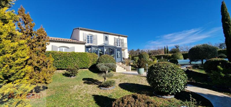 Maison - 201 m² - 5 pièces