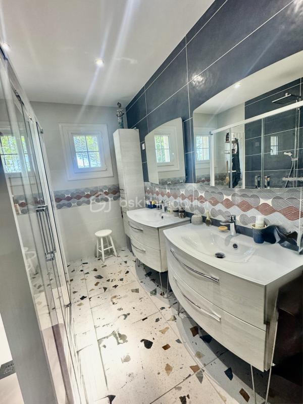 Villa - 217 m² - 8 pièces